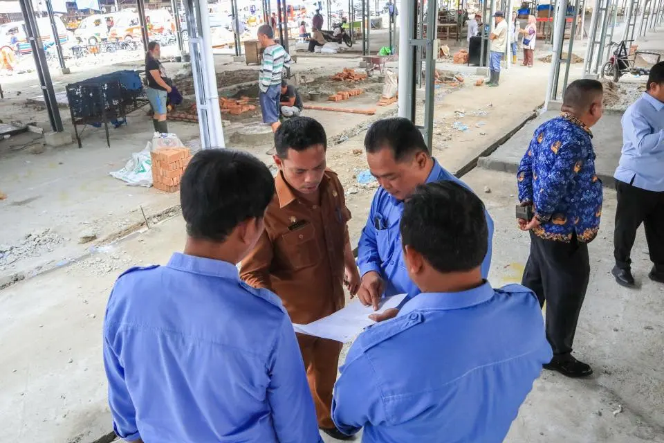 Sekda Kota Pematangsiantar Meninjau Percepatan Pemindahan Pedagang Pasar Horas